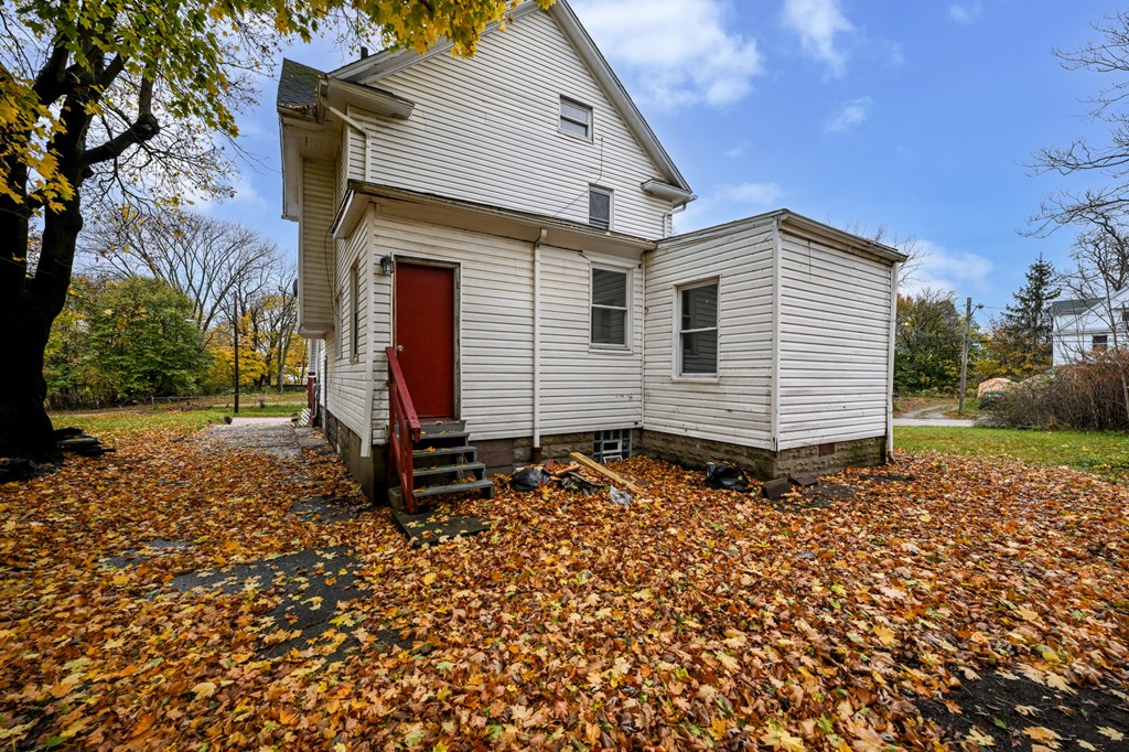 39 Fulton Street, Akron, Ohio 44305, 5 Bedrooms Bedrooms, ,2 BathroomsBathrooms,Residential,For Sale,Fulton Street,9065560