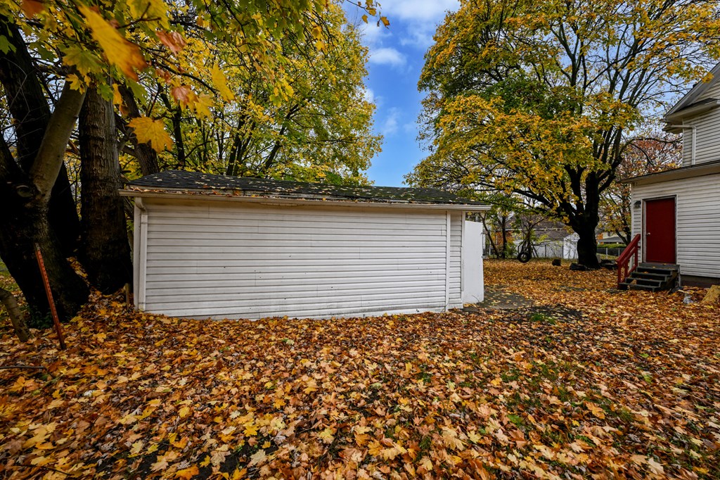 39 Fulton Street, Akron, Ohio 44305, 5 Bedrooms Bedrooms, ,2 BathroomsBathrooms,Residential,For Sale,Fulton Street,9065560