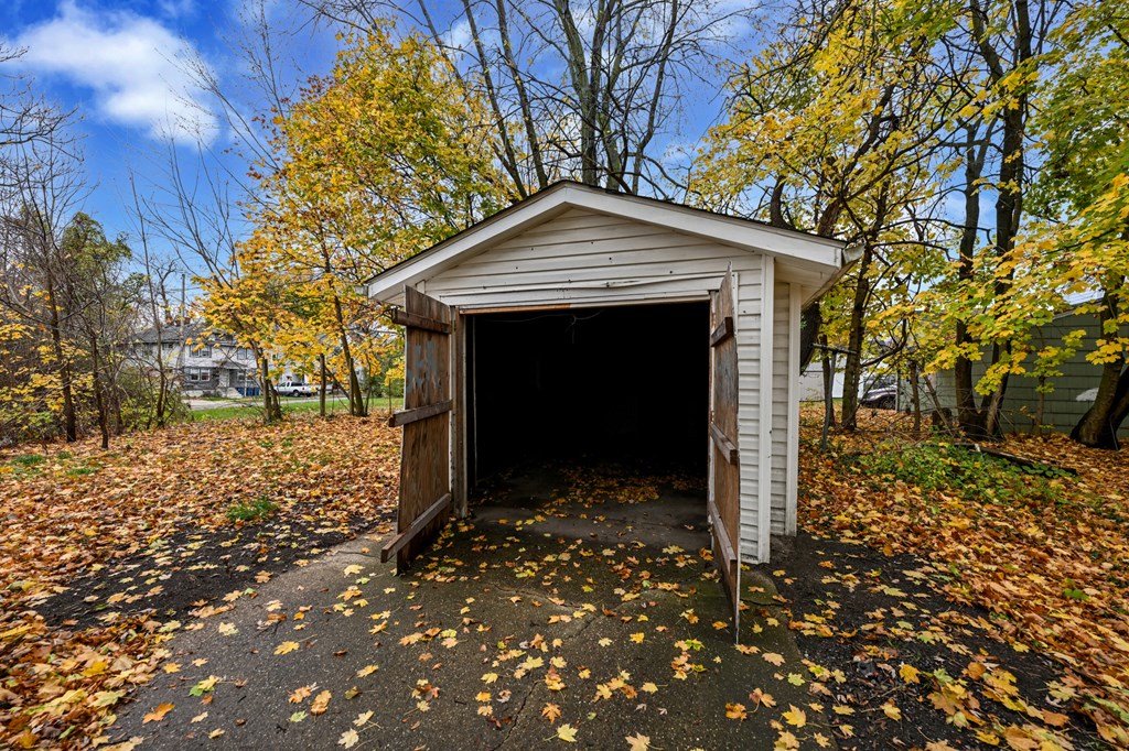 39 Fulton Street, Akron, Ohio 44305, 5 Bedrooms Bedrooms, ,2 BathroomsBathrooms,Residential,For Sale,Fulton Street,9065560