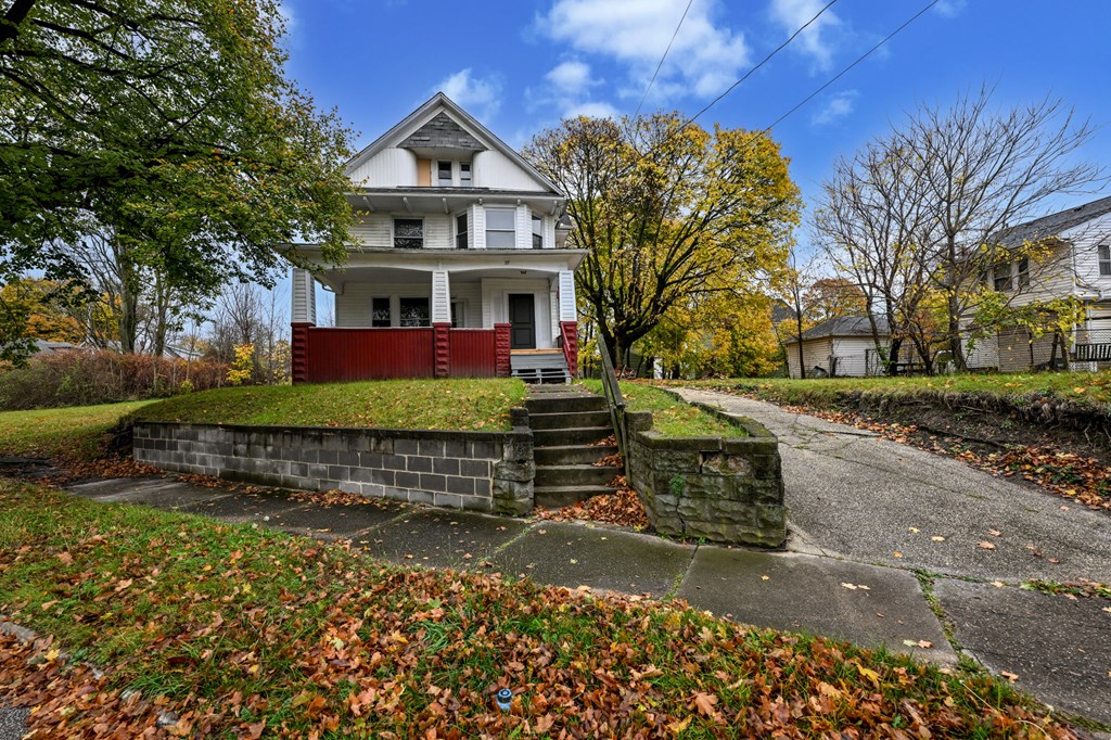 39 Fulton Street, Akron, Ohio 44305, 5 Bedrooms Bedrooms, ,2 BathroomsBathrooms,Residential,For Sale,Fulton Street,9065560