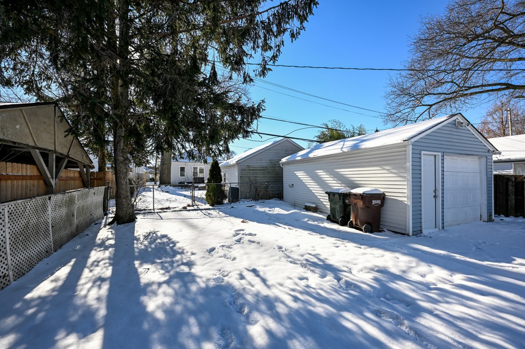 911 Dartmoor Avenue, Parma, Ohio 44134, 3 Bedrooms Bedrooms, ,1 BathroomBathrooms,Residential,For Sale,Dartmoor Avenue,9065849