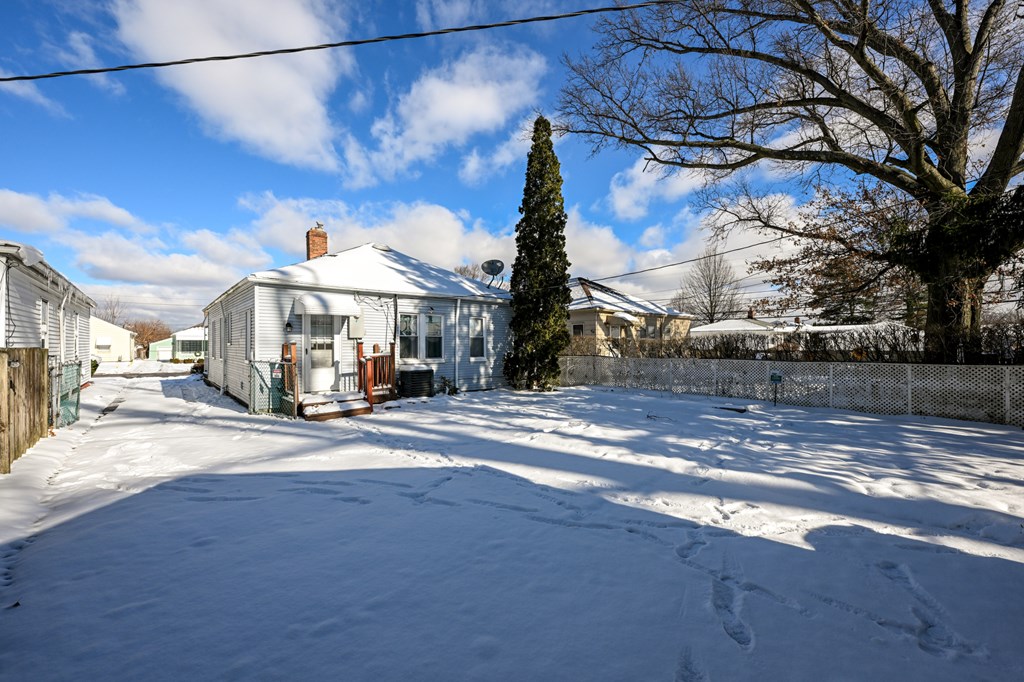 911 Dartmoor Avenue, Parma, Ohio 44134, 3 Bedrooms Bedrooms, ,1 BathroomBathrooms,Residential,For Sale,Dartmoor Avenue,9065849